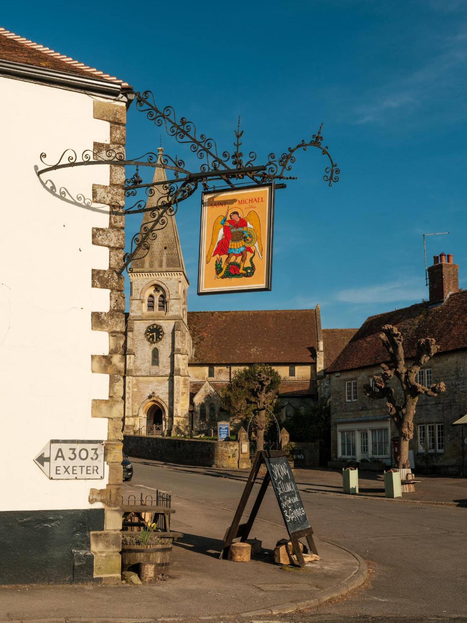 The Grosvenor Arms Hotel Hindon Екстериор снимка