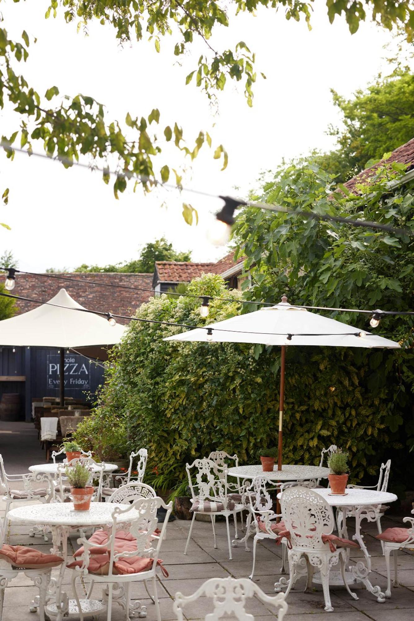The Grosvenor Arms Hotel Hindon Екстериор снимка