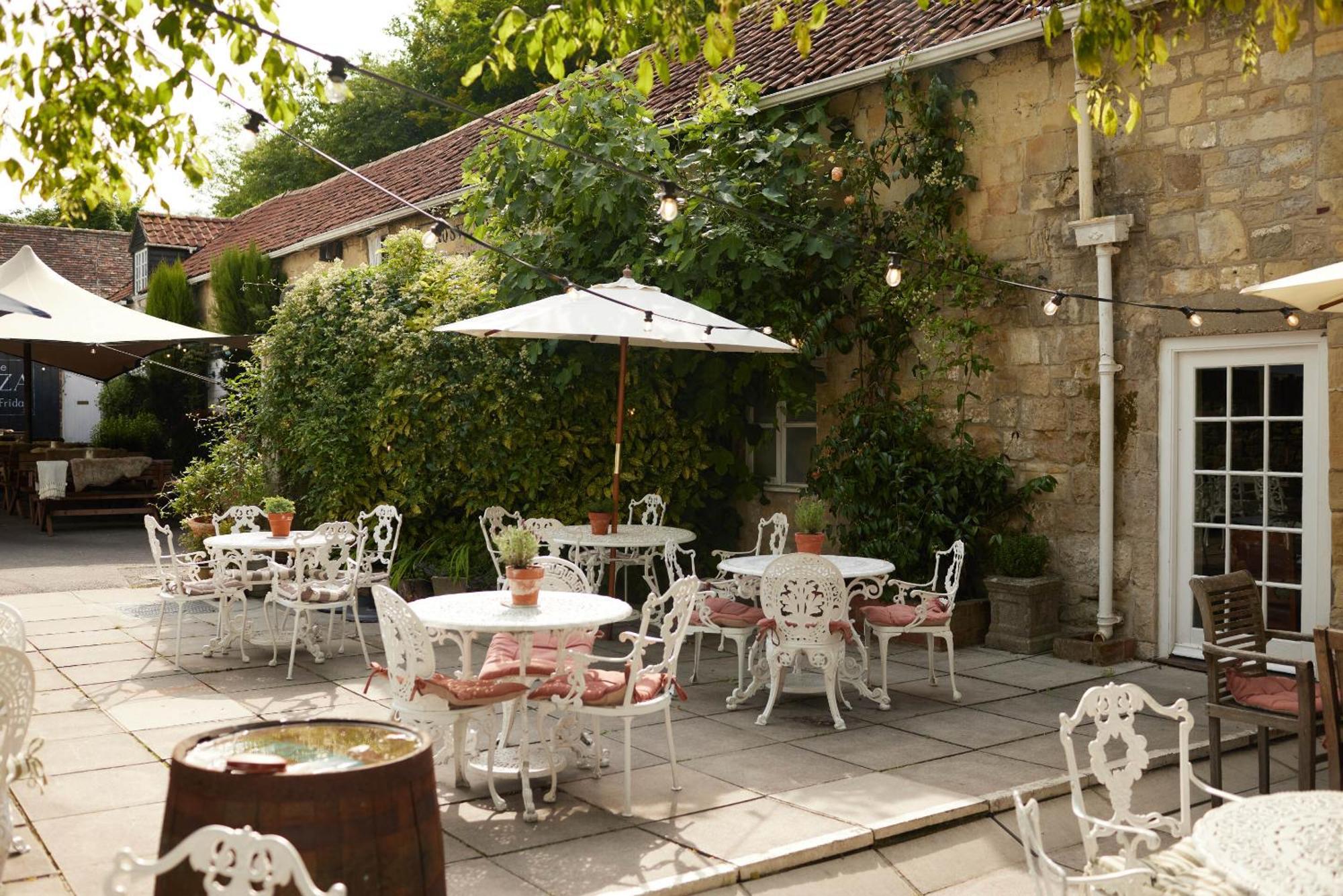 The Grosvenor Arms Hotel Hindon Екстериор снимка
