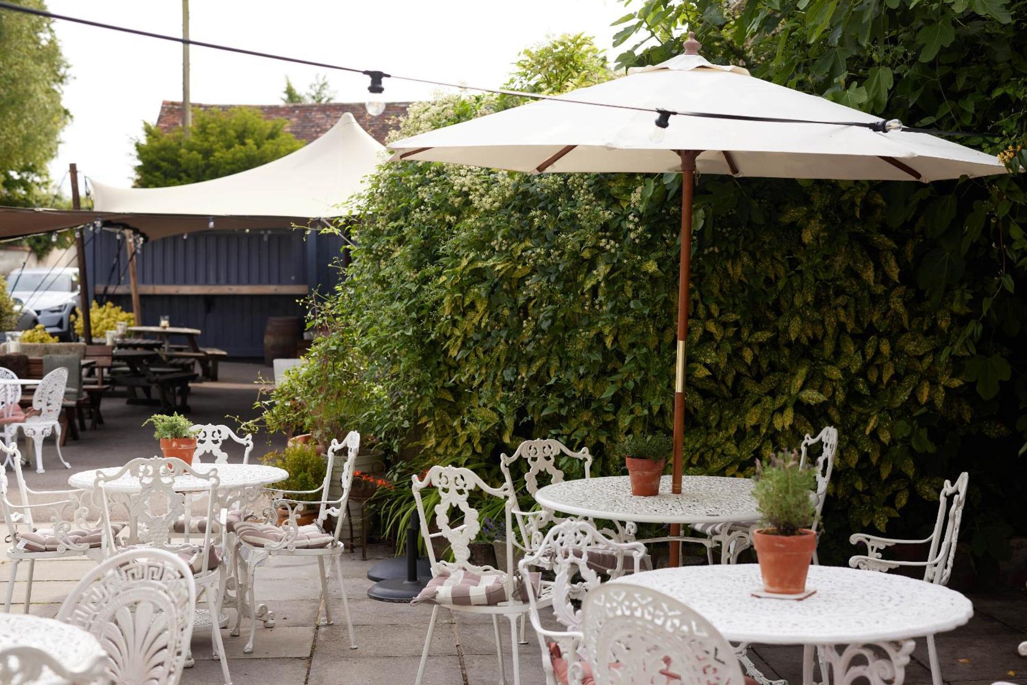 The Grosvenor Arms Hotel Hindon Екстериор снимка