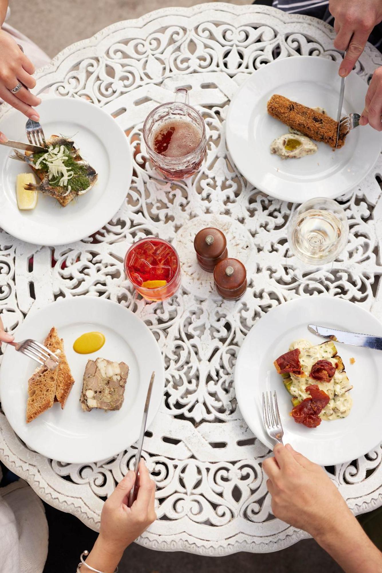 The Grosvenor Arms Hotel Hindon Екстериор снимка