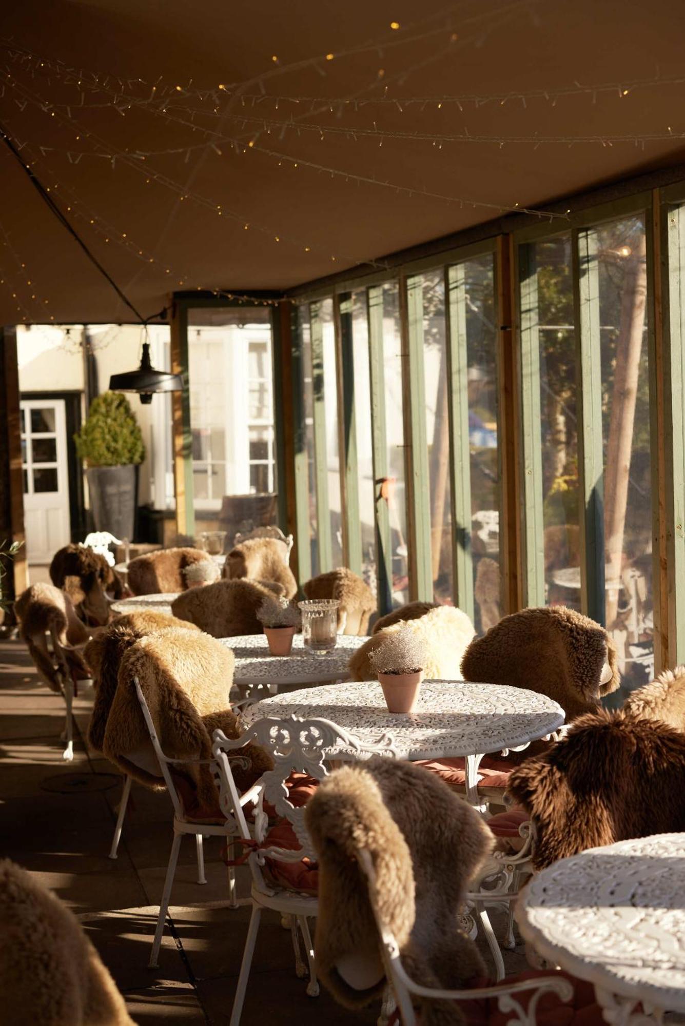 The Grosvenor Arms Hotel Hindon Екстериор снимка