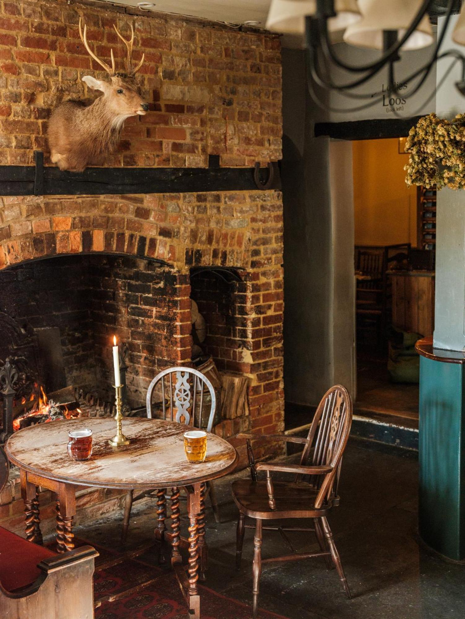 The Grosvenor Arms Hotel Hindon Екстериор снимка