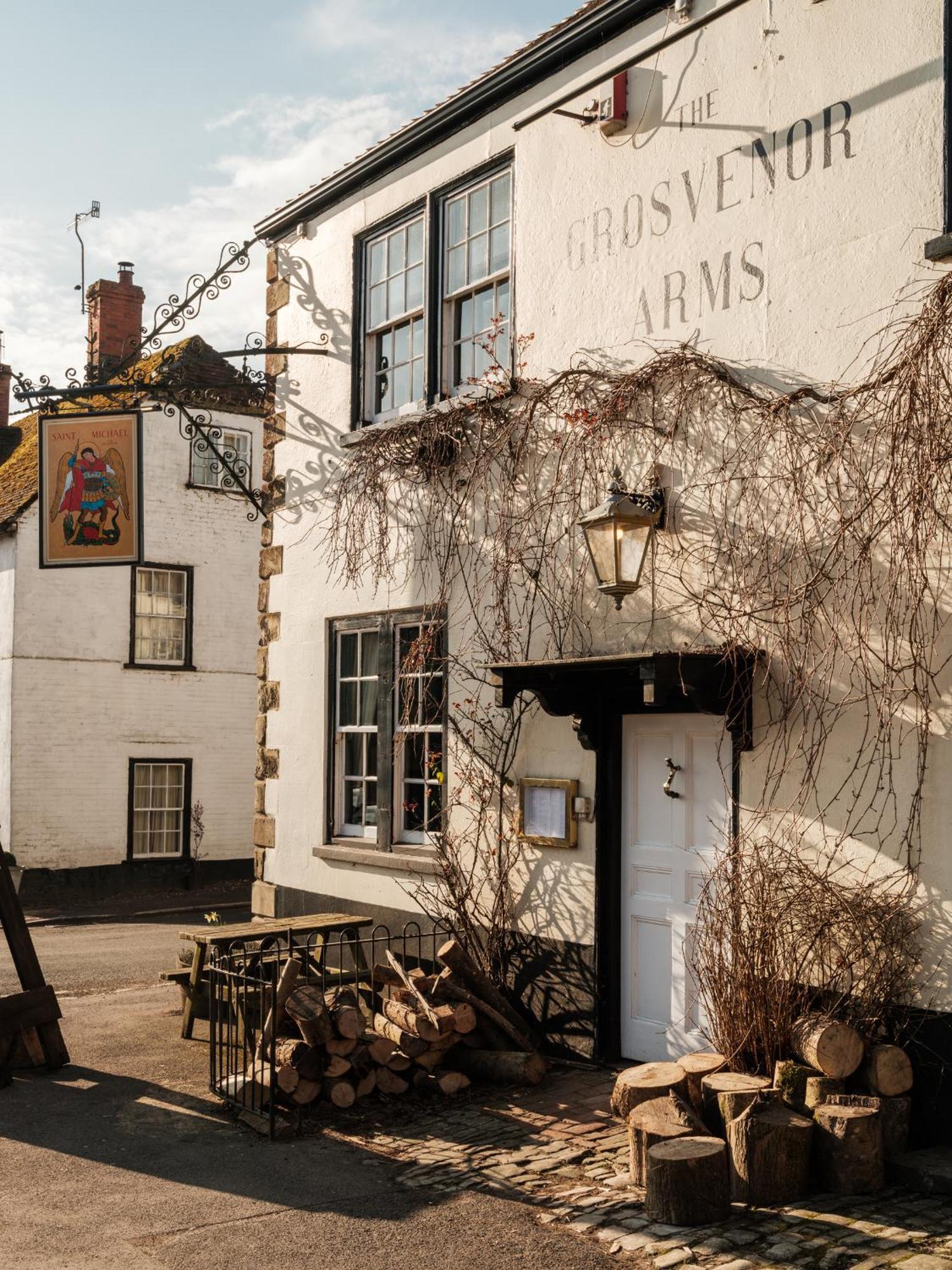 The Grosvenor Arms Hotel Hindon Екстериор снимка